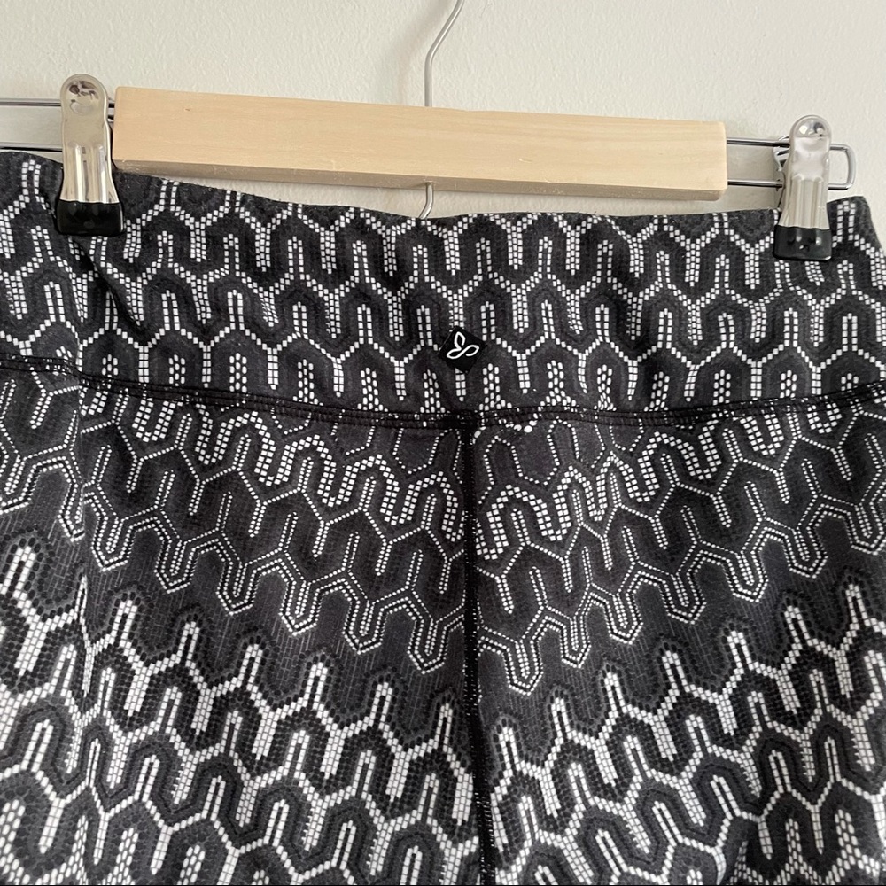 PRANA Cropped Print Yoga Leggings - Picture 4 of 5